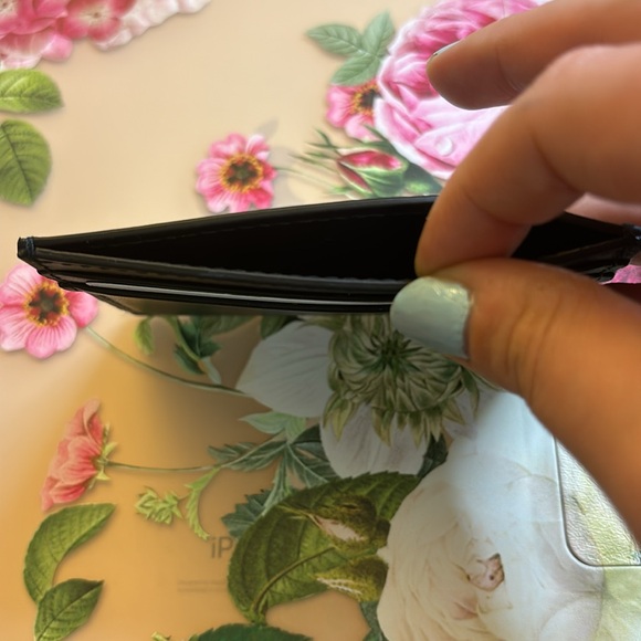 New Authentic Gucci Black Leather Gold Logo Cardholder - Picture 3 of 3